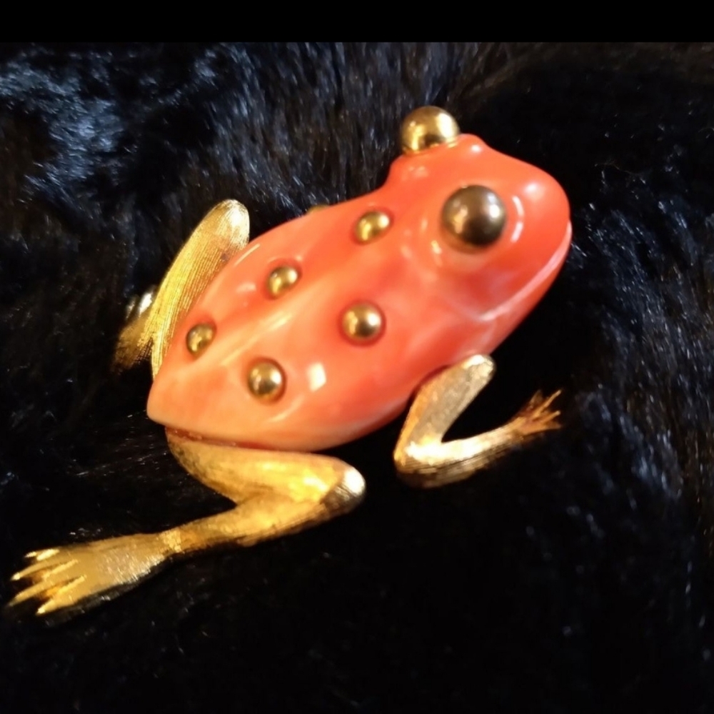 RARE Vintage Crown Trifari Frog Brooch Stunning Orange Lucite/Gold Toned…